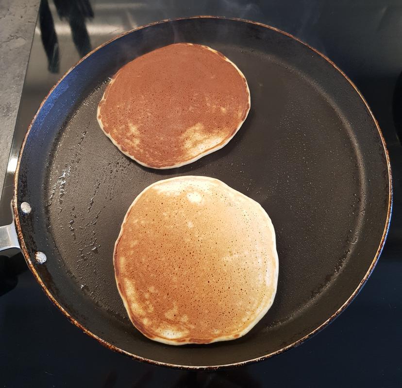 Cuisson de la deuxième face des pancakes 