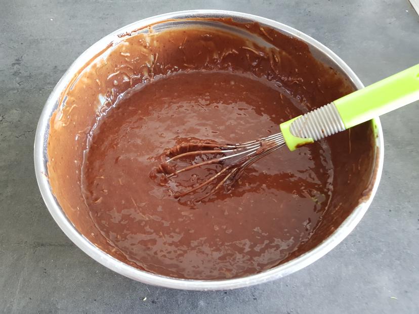 Préparation du cake avec les courgettes