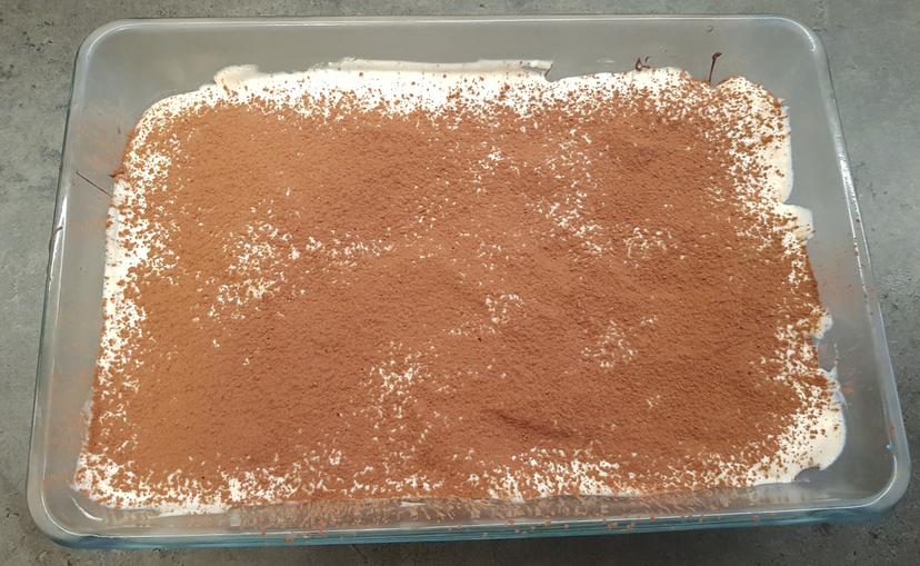 Tiramisu avec le cacao amer saupoudré 